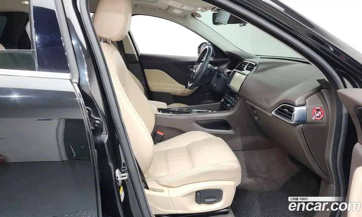 Jaguar F-Pace 2018 2.0 автомат (гидро), фото 16 Jaguar F-Pace 2018 2.0 автомат (гидро), фото 16