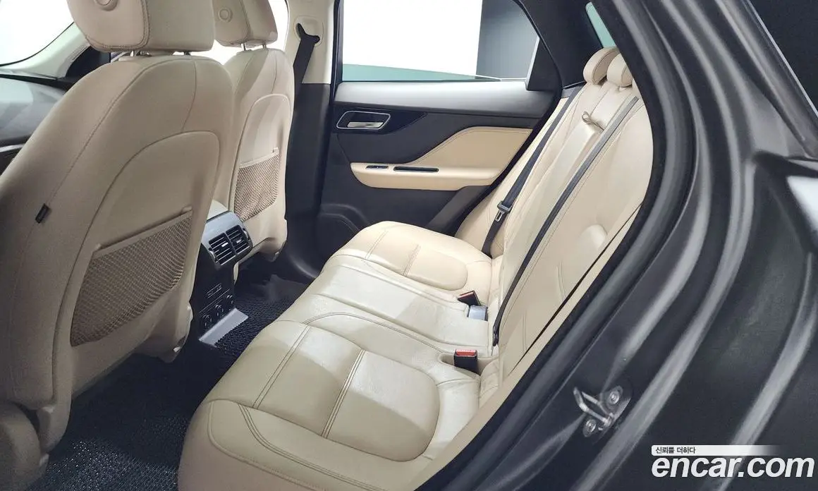 Jaguar F-Pace 2018 2.0 автомат (гидро), фото 17 Jaguar F-Pace 2018 2.0 автомат (гидро), фото 17