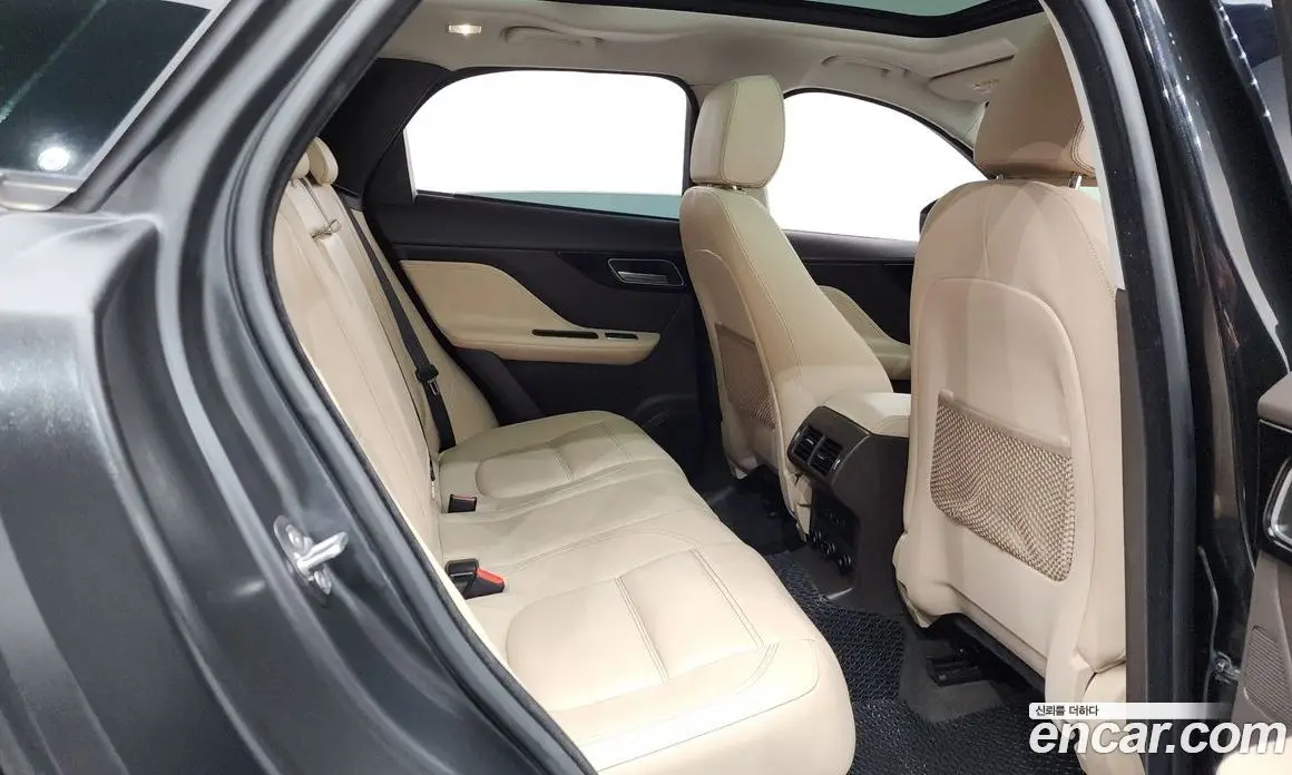 Jaguar F-Pace 2018 2.0 автомат (гидро), фото 18 Jaguar F-Pace 2018 2.0 автомат (гидро), фото 18