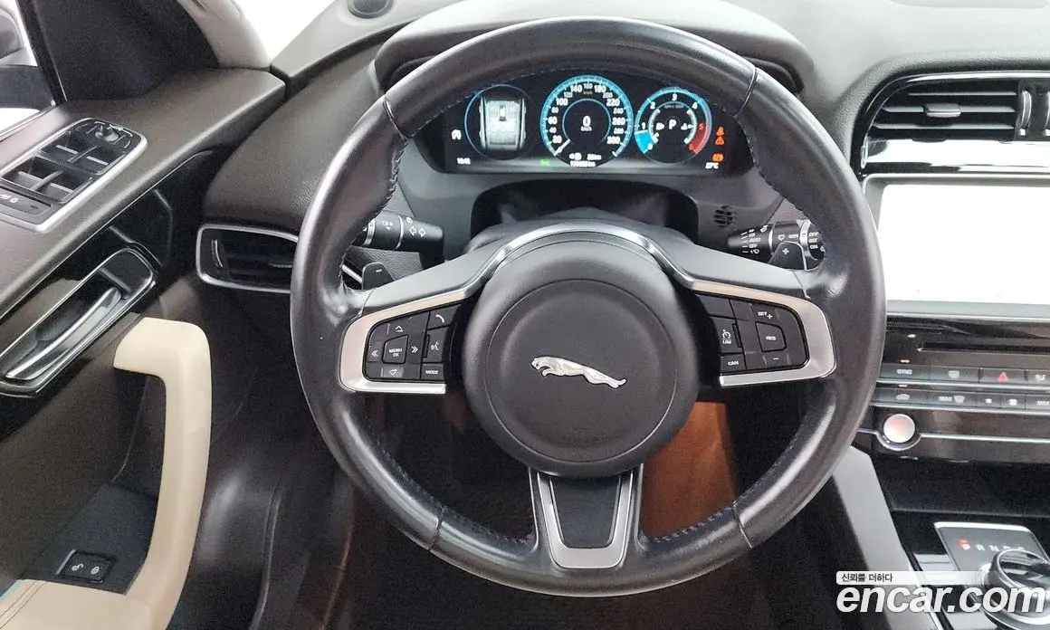 Jaguar F-Pace 2018 2.0 автомат (гидро), фото 21 Jaguar F-Pace 2018 2.0 автомат (гидро), фото 21