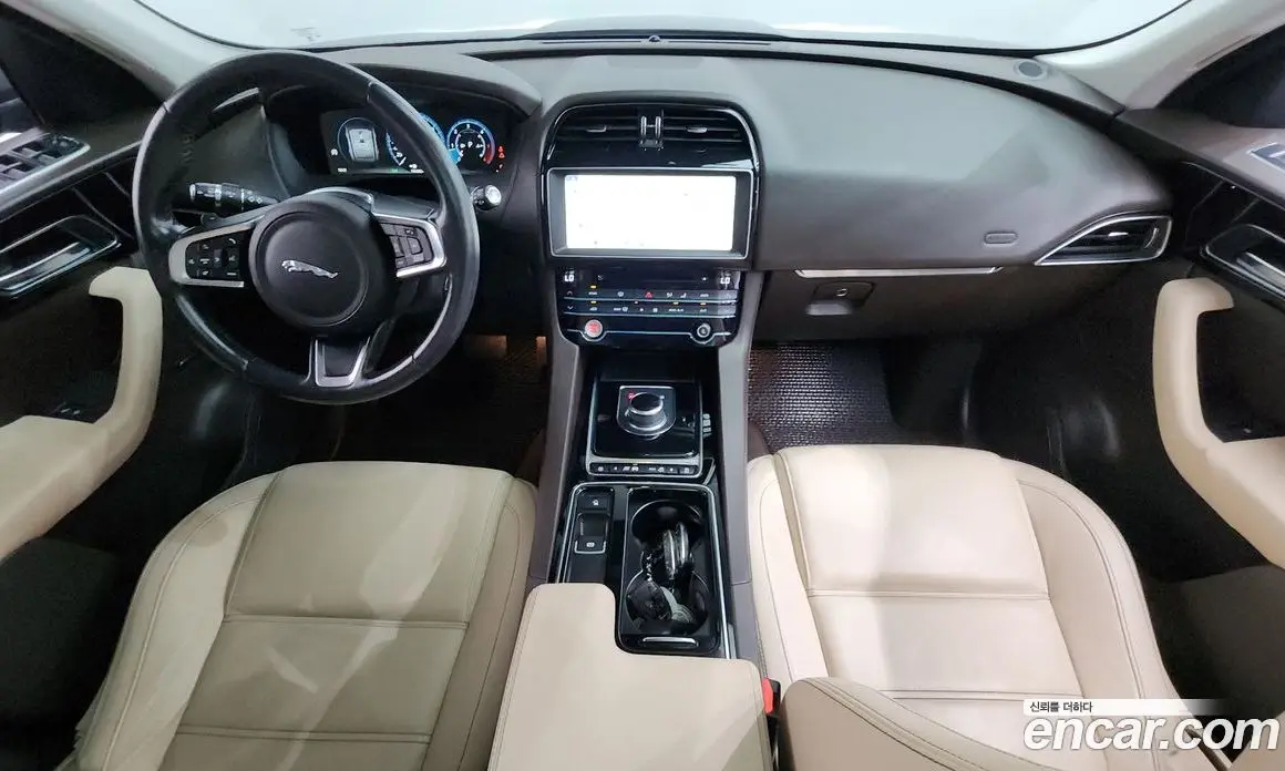 Jaguar F-Pace 2018 2.0 автомат (гидро), фото 10 Jaguar F-Pace 2018 2.0 автомат (гидро), фото 10