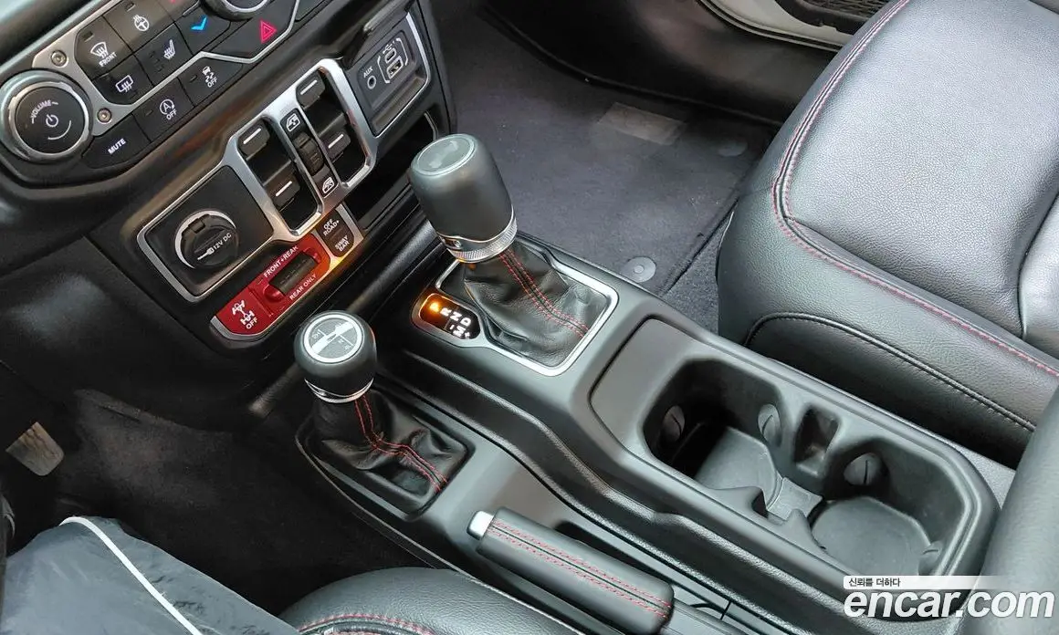 Jeep Wrangler 2023 2.0 автомат (гидро), фото 12 Jeep Wrangler 2023 2.0 автомат (гидро), фото 12