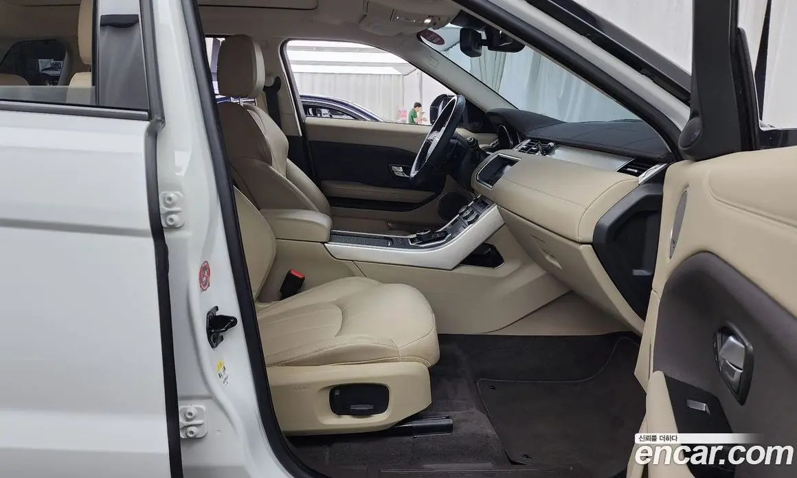 Land Rover Range Rover Evoque 2018 2.0 автомат (гидро), фото 17 Land Rover Range Rover Evoque 2018 2.0 автомат (гидро), фото 17