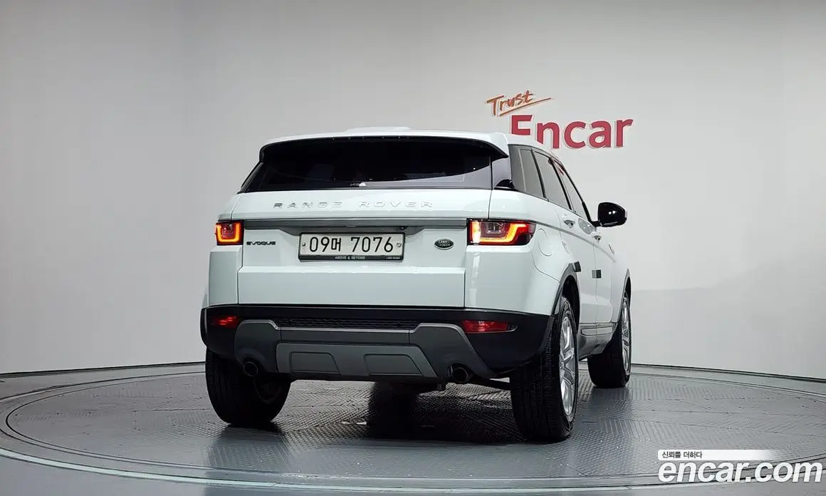 Land Rover Range Rover Evoque 2018 2.0 автомат (гидро), фото 4 Land Rover Range Rover Evoque 2018 2.0 автомат (гидро), фото 4