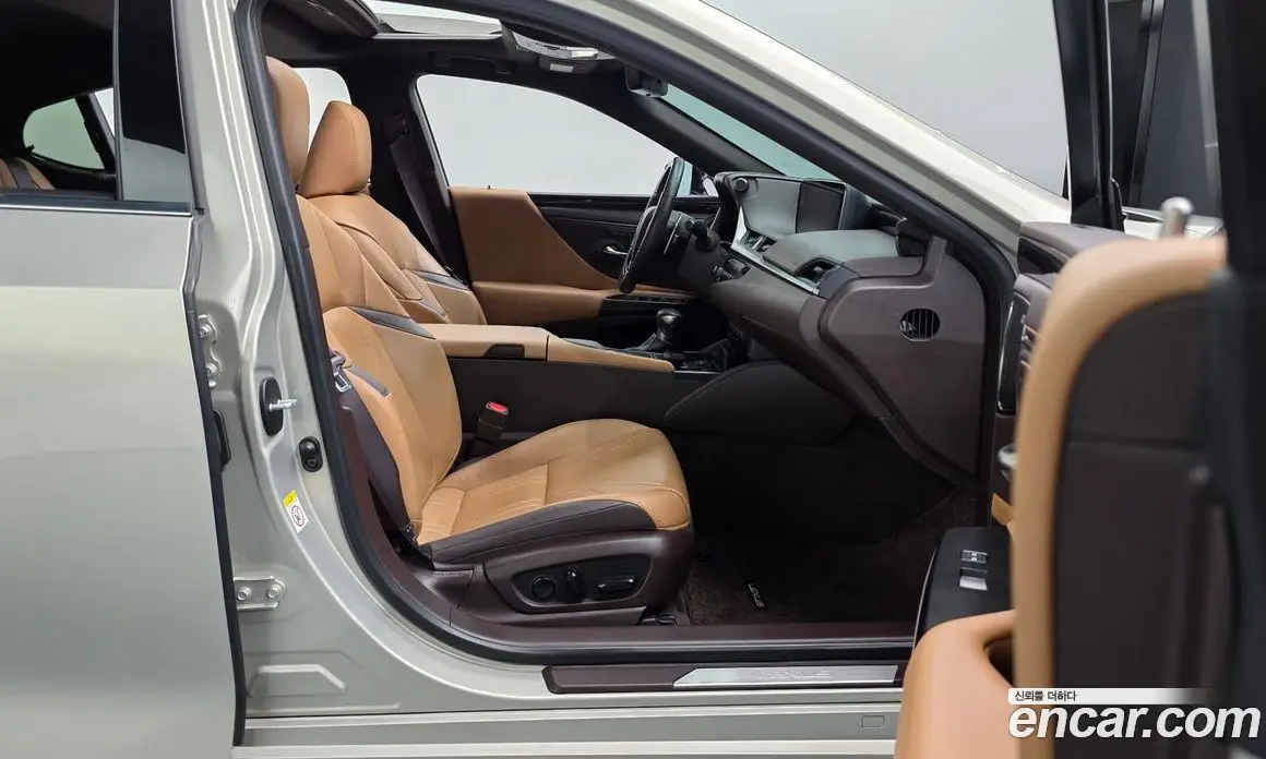 Lexus ES 2019 2.5 автомат (гидро), фото 15 Lexus ES 2019 2.5 автомат (гидро), фото 15