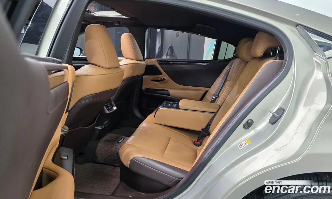 Lexus ES 2019 2.5 автомат (гидро), фото 17 Lexus ES 2019 2.5 автомат (гидро), фото 17