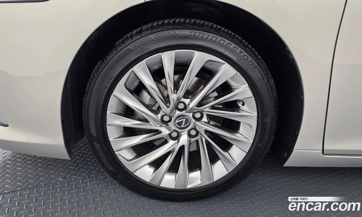 Lexus ES 2019 2.5 автомат (гидро), фото 4 Lexus ES 2019 2.5 автомат (гидро), фото 4