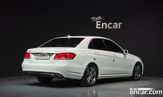 Mercedes-Benz E-Class 2015 2.1 автомат (гидро), миниатюра 2