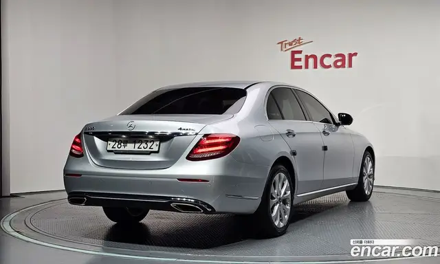 Mercedes-Benz E-Class 2018 2.0 автомат (гидро), миниатюра 2