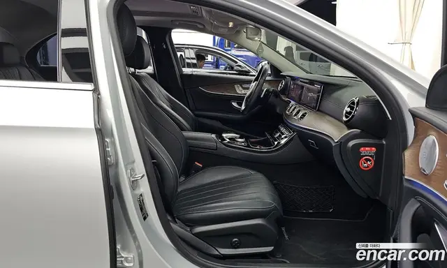 Mercedes-Benz E-Class 2018 2.0 автомат (гидро), миниатюра 11