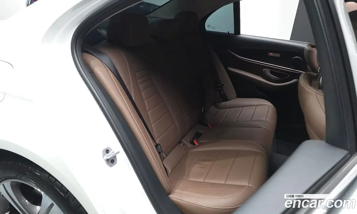 Mercedes-Benz E-Class 2019 1.9 автомат (гидро), фото 17 Mercedes-Benz E-Class 2019 1.9 автомат (гидро), фото 17
