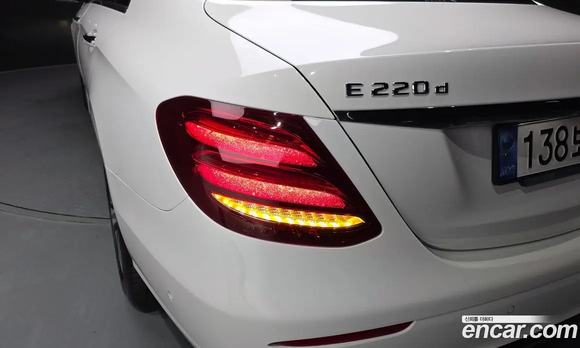 Mercedes-Benz E-Class 2019 1.9 автомат (гидро), фото 8 Mercedes-Benz E-Class 2019 1.9 автомат (гидро), фото 8