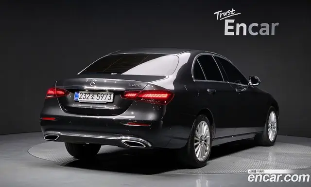 Mercedes-Benz E-Class 2022 2.0 автомат (гидро), миниатюра 2