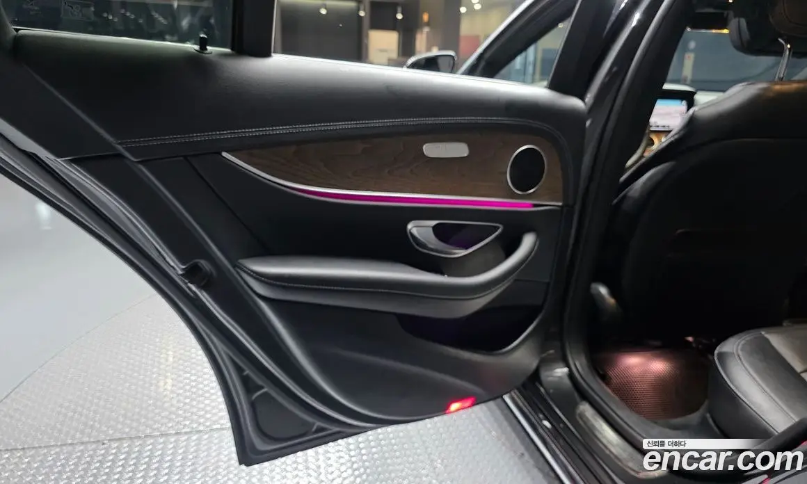 Mercedes-Benz E-Class 2022 2.0 автомат (гидро), фото 15
