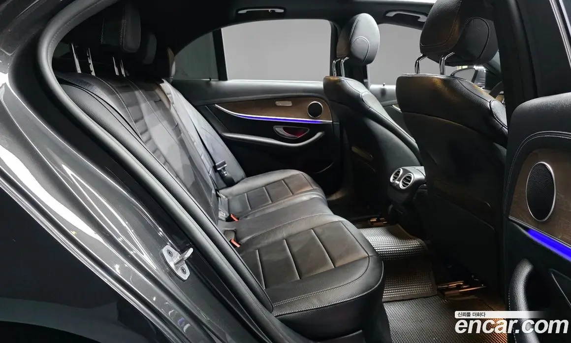 Mercedes-Benz E-Class 2022 2.0 автомат (гидро), фото 17