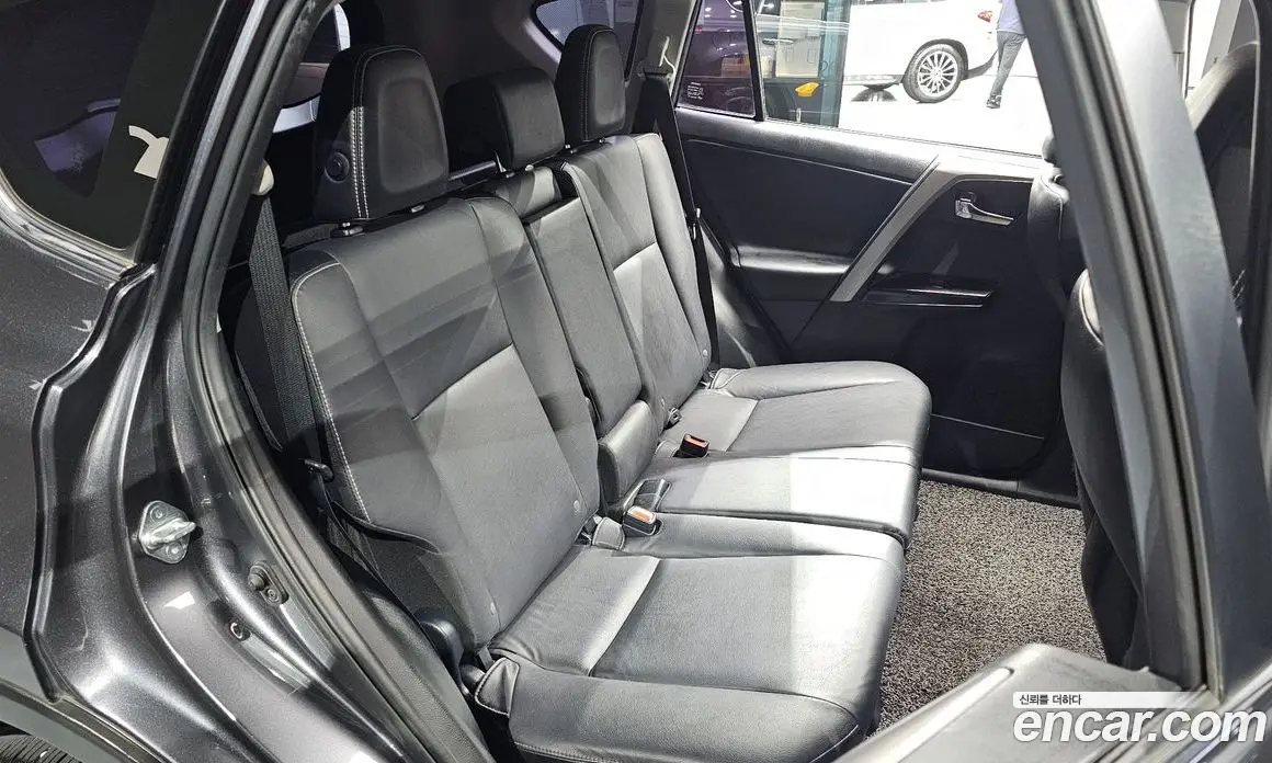 Toyota RAV4 2018 2.5 автомат (гидро), фото 17 Toyota RAV4 2018 2.5 автомат (гидро), фото 17