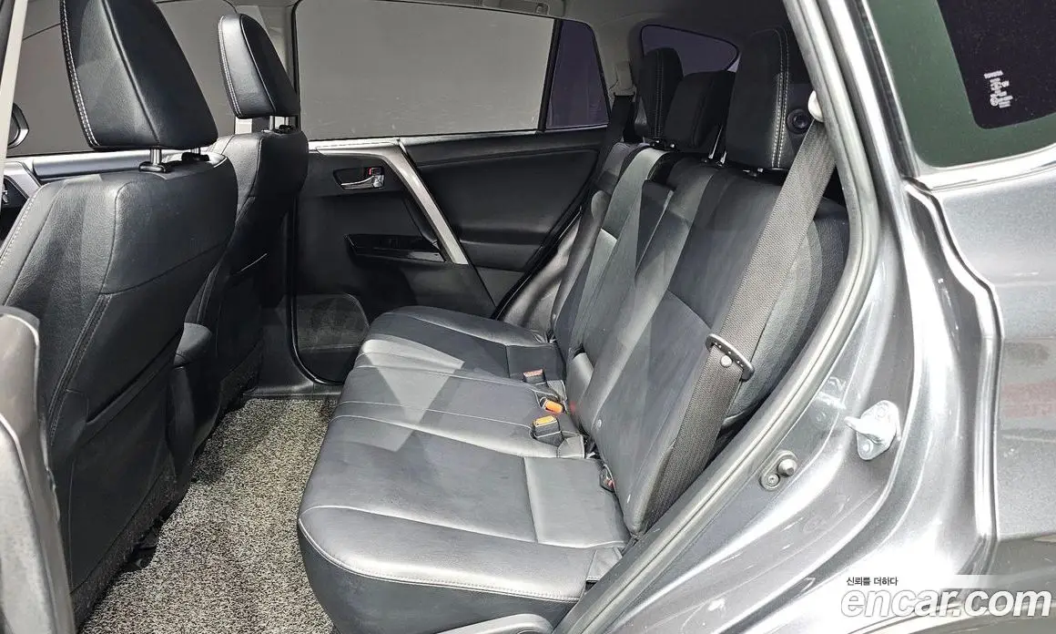 Toyota RAV4 2018 2.5 автомат (гидро), фото 18 Toyota RAV4 2018 2.5 автомат (гидро), фото 18