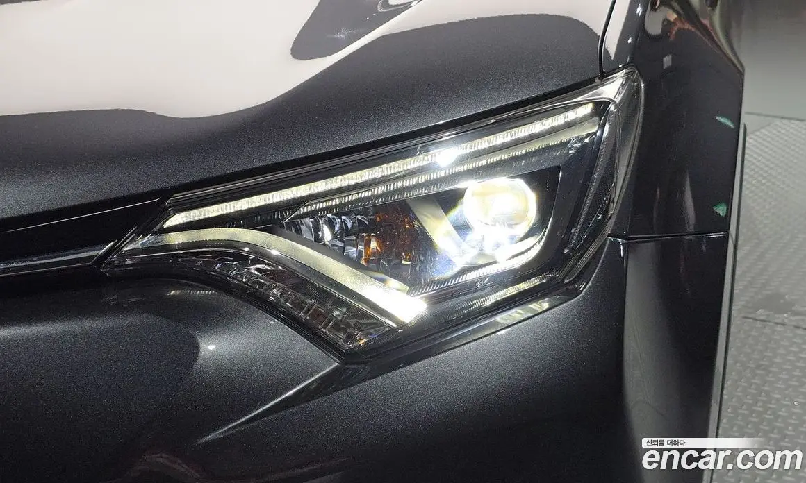 Toyota RAV4 2018 2.5 автомат (гидро), фото 8 Toyota RAV4 2018 2.5 автомат (гидро), фото 8