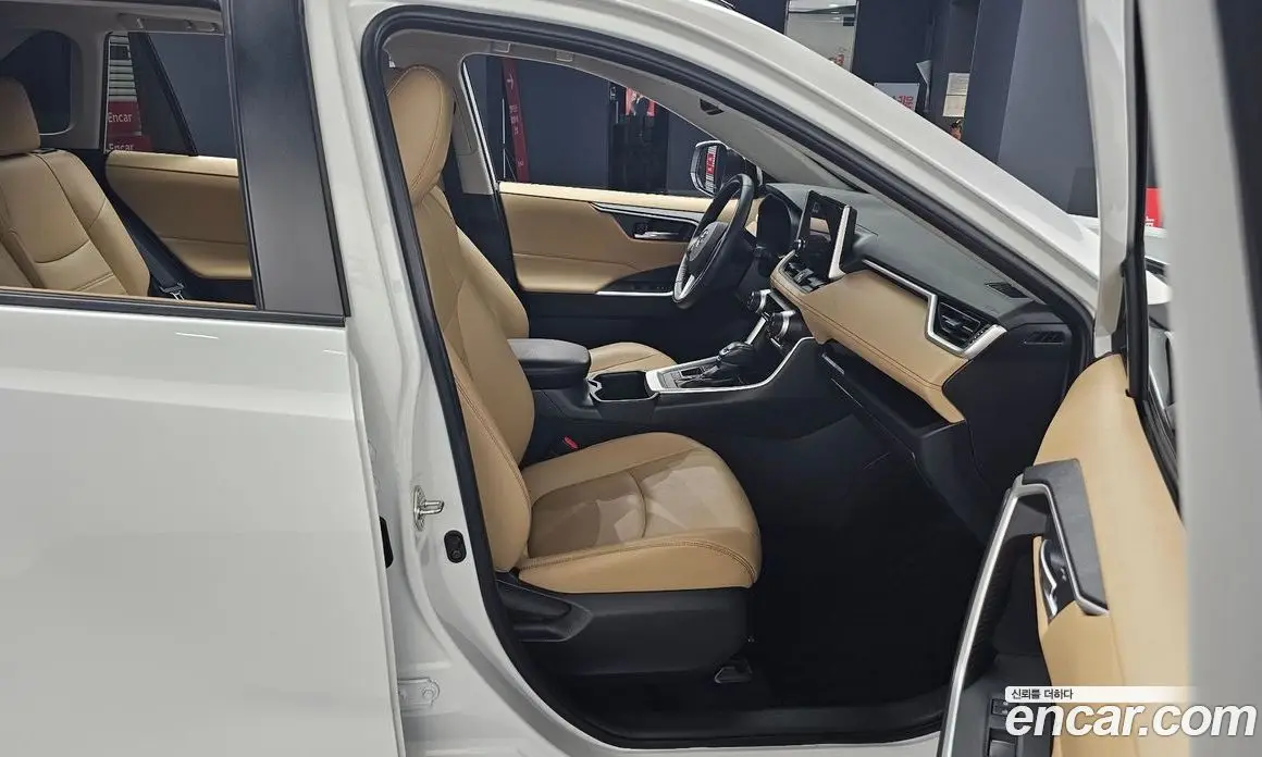Toyota RAV4 2024 2.5 автомат (гидро), фото 16 Toyota RAV4 2024 2.5 автомат (гидро), фото 16
