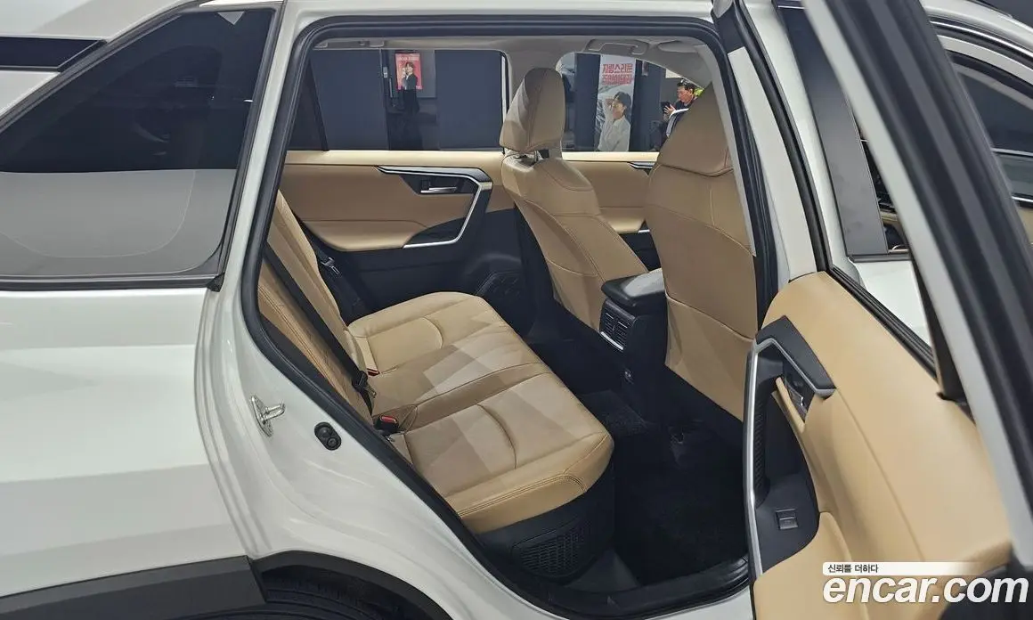Toyota RAV4 2024 2.5 автомат (гидро), фото 17 Toyota RAV4 2024 2.5 автомат (гидро), фото 17
