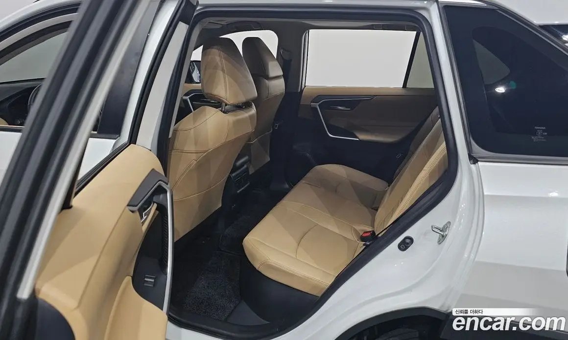 Toyota RAV4 2024 2.5 автомат (гидро), фото 18 Toyota RAV4 2024 2.5 автомат (гидро), фото 18
