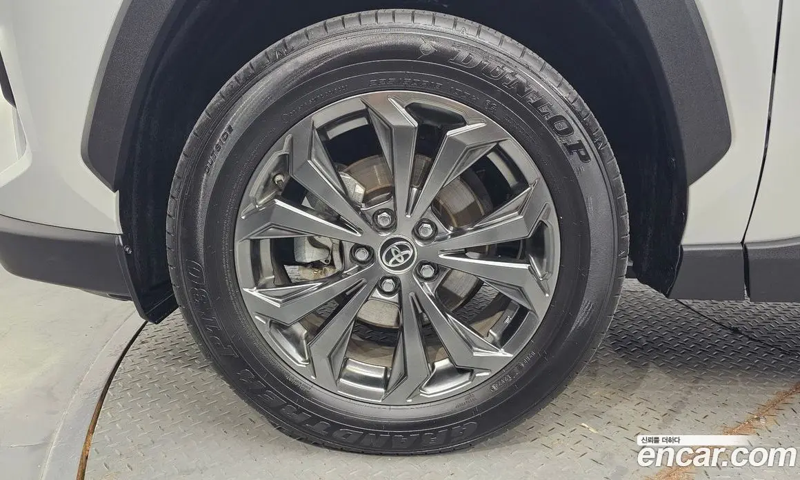 Toyota RAV4 2024 2.5 автомат (гидро), фото 5 Toyota RAV4 2024 2.5 автомат (гидро), фото 5