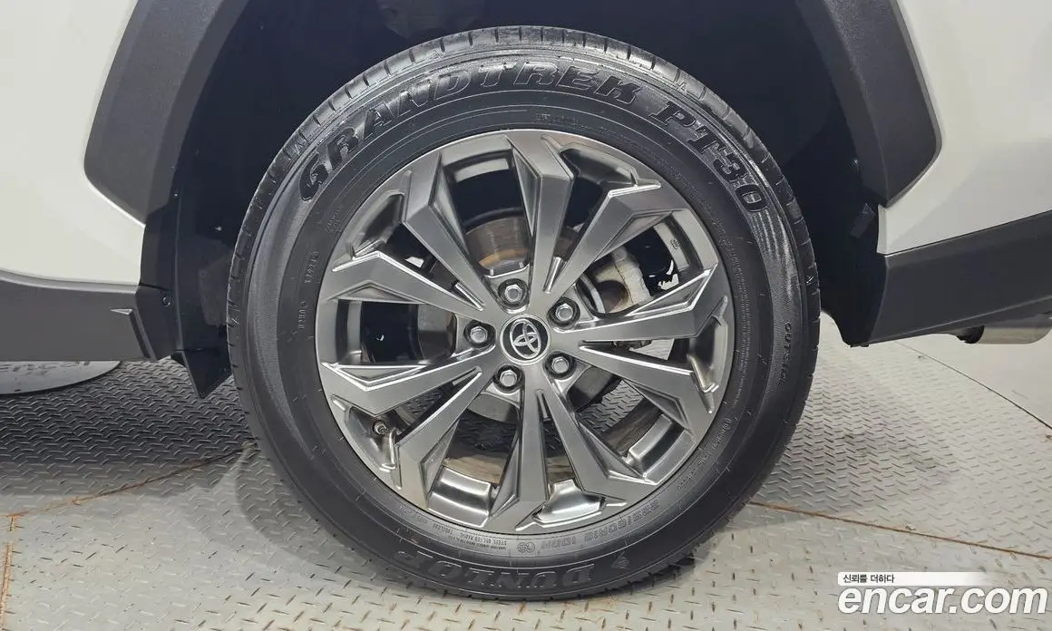 Toyota RAV4 2024 2.5 автомат (гидро), фото 7 Toyota RAV4 2024 2.5 автомат (гидро), фото 7
