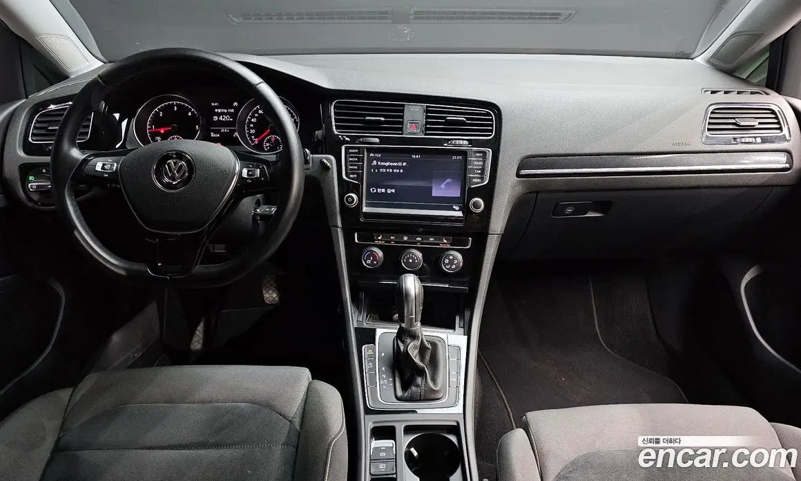 Volkswagen Golf 2015 1.6 автомат (гидро), фото 7 Volkswagen Golf 2015 1.6 автомат (гидро), фото 7