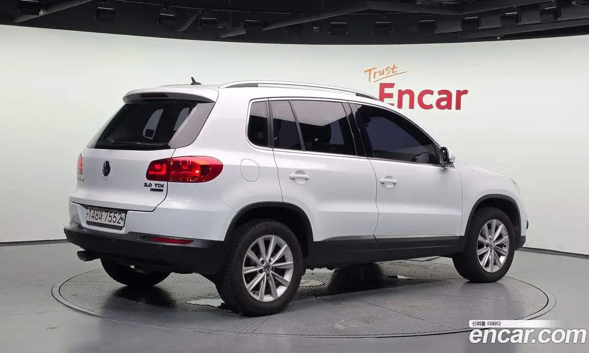Volkswagen Tiguan 2015 2.0 автомат (гидро), фото 2 Volkswagen Tiguan 2015 2.0 автомат (гидро), фото 2