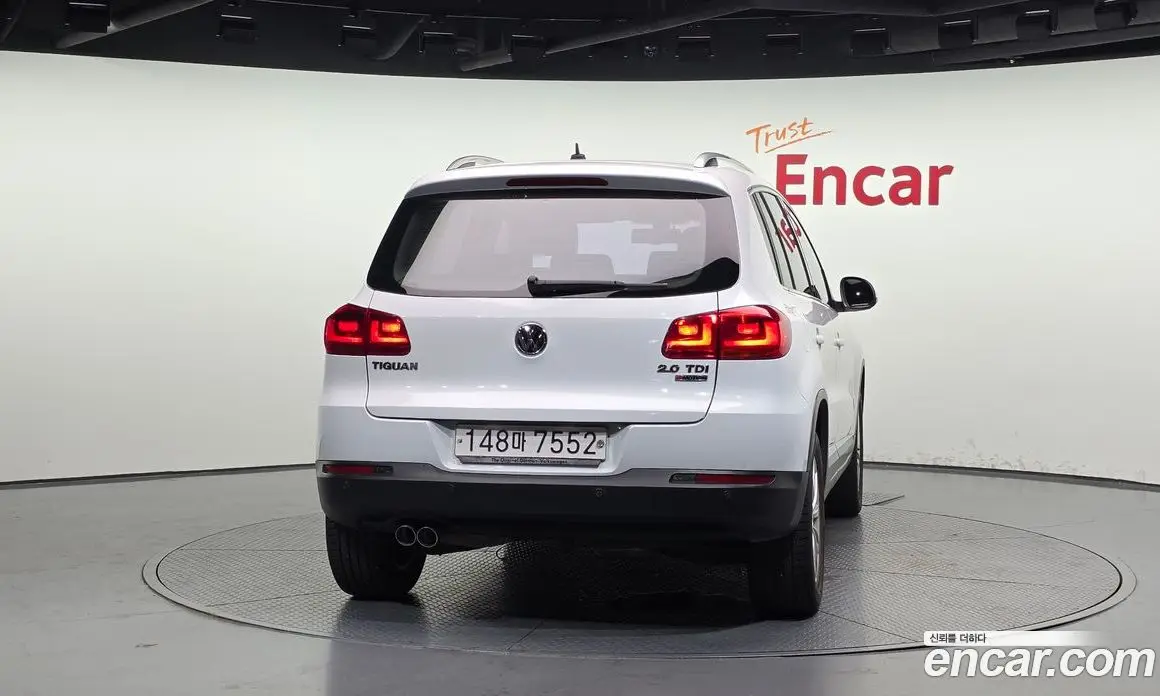 Volkswagen Tiguan 2015 2.0 автомат (гидро), фото 4 Volkswagen Tiguan 2015 2.0 автомат (гидро), фото 4