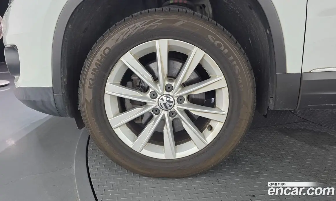 Volkswagen Tiguan 2015 2.0 автомат (гидро), фото 5 Volkswagen Tiguan 2015 2.0 автомат (гидро), фото 5