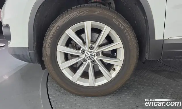 Volkswagen Tiguan 2015 2.0 автомат (гидро), миниатюра 5 Volkswagen Tiguan 2015 2.0 автомат (гидро), миниатюра 5