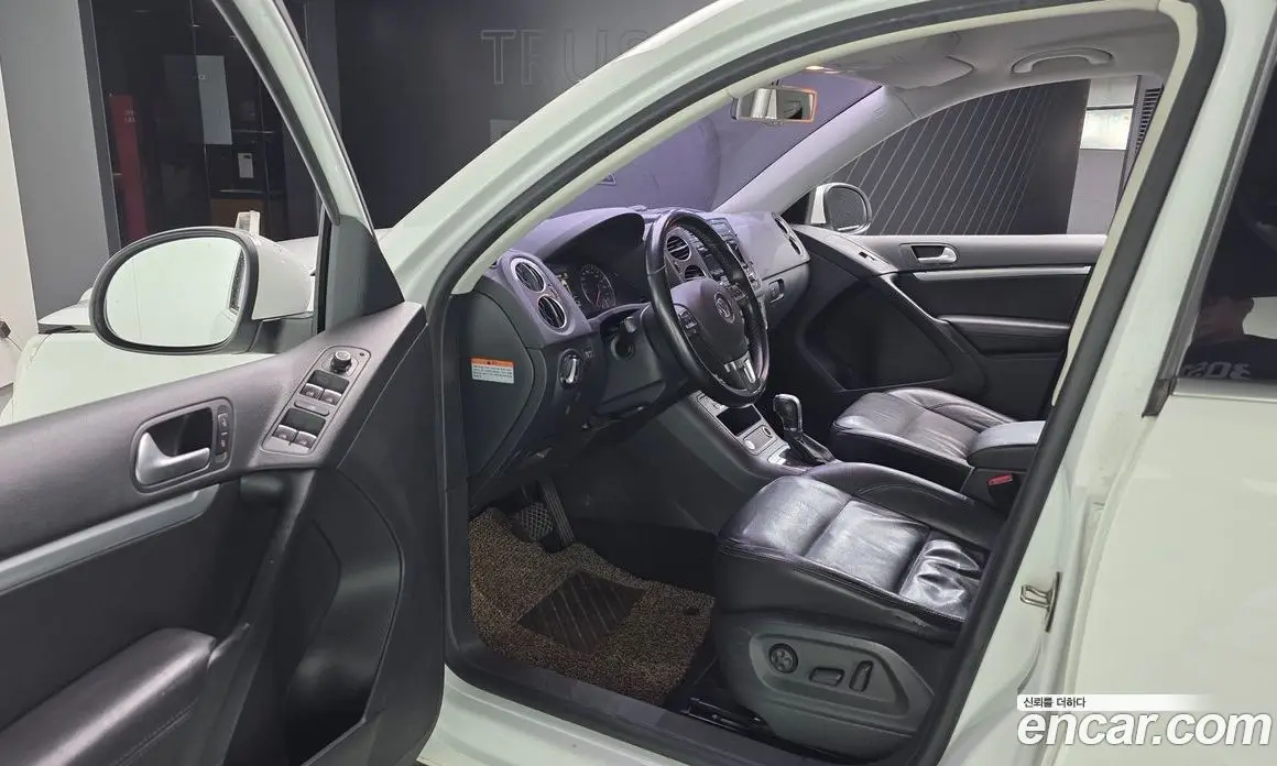 Volkswagen Tiguan 2015 2.0 автомат (гидро), фото 10 Volkswagen Tiguan 2015 2.0 автомат (гидро), фото 10