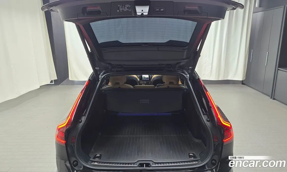 Volvo V90 2023 2.0 автомат (гидро), фото 32 Volvo V90 2023 2.0 автомат (гидро), фото 32