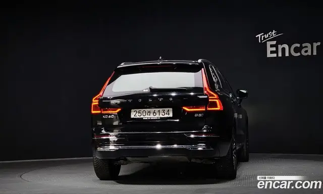 Volvo XC60 2021 2.0 автомат (гидро), миниатюра 4 Volvo XC60 2021 2.0 автомат (гидро), миниатюра 4