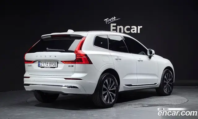 Volvo XC60 2023 2.0 автомат (гидро), миниатюра 1