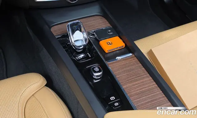 Volvo XC60 2023 2.0 автомат (гидро), миниатюра 11