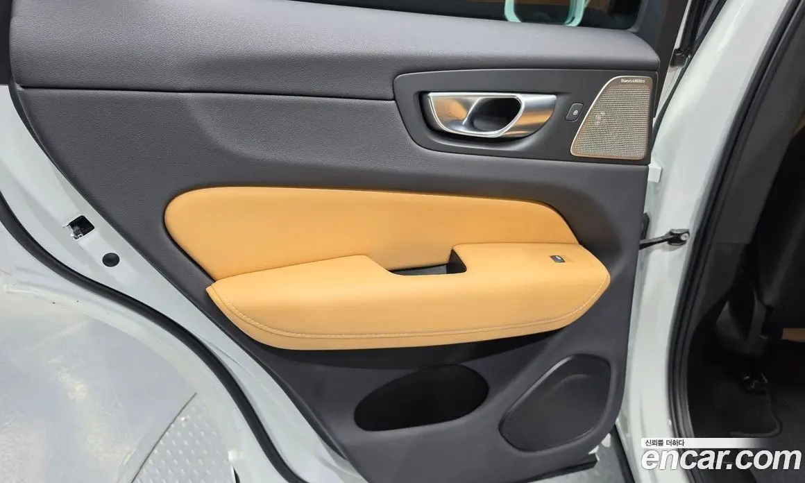 Volvo XC60 2023 2.0 автомат (гидро), фото 14