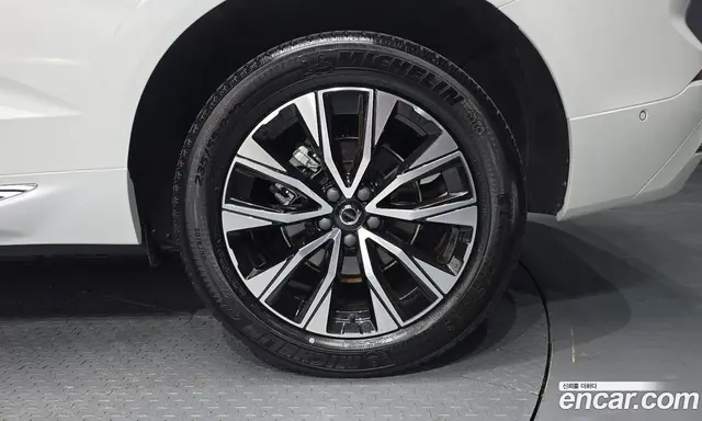 Volvo XC60 2023 2.0 автомат (гидро), миниатюра 6