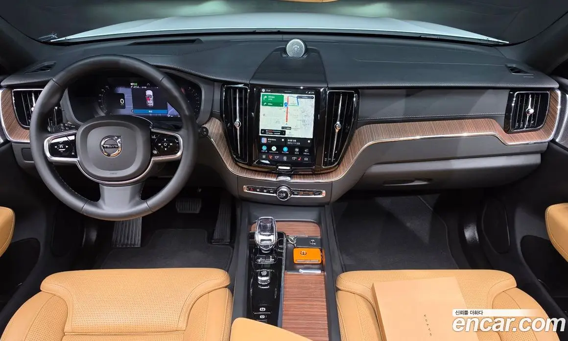 Volvo XC60 2023 2.0 автомат (гидро), фото 9