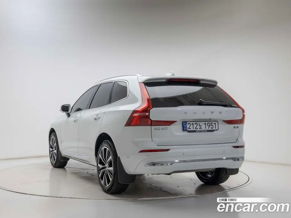 Volvo XC60 2024 2.0 автомат (гидро), фото 4 Volvo XC60 2024 2.0 автомат (гидро), фото 4