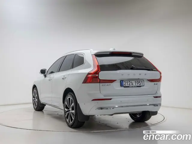 Volvo XC60 2024 2.0 автомат (гидро), миниатюра 4 Volvo XC60 2024 2.0 автомат (гидро), миниатюра 4