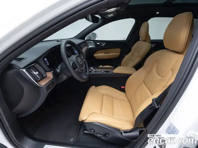 Volvo XC60 2024 2.0 автомат (гидро), миниатюра 10 Volvo XC60 2024 2.0 автомат (гидро), миниатюра 10
