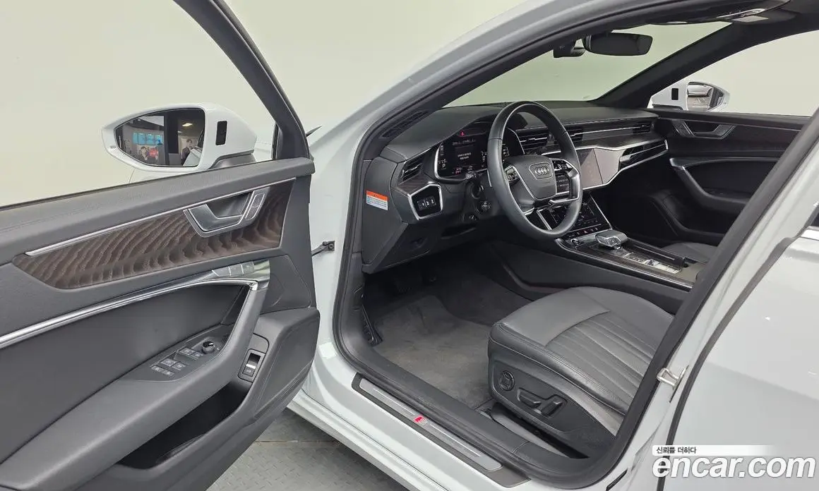 Audi A6 2023 2.0 автомат (гидро), фото 12