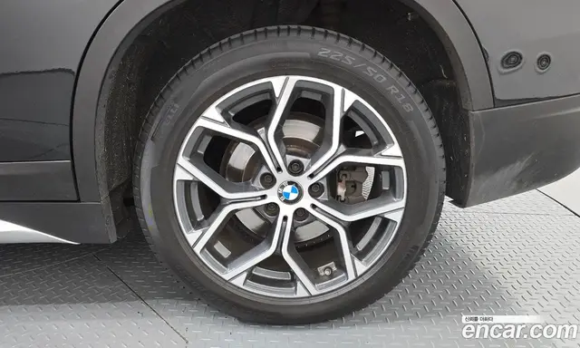BMW X1 2021 2.0 автомат (гидро), миниатюра 7