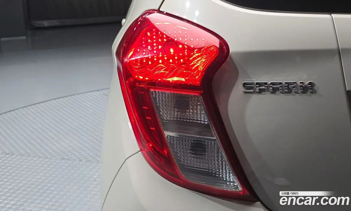 Chevrolet Spark 2016 1.0 автомат (вариатор), фото 9