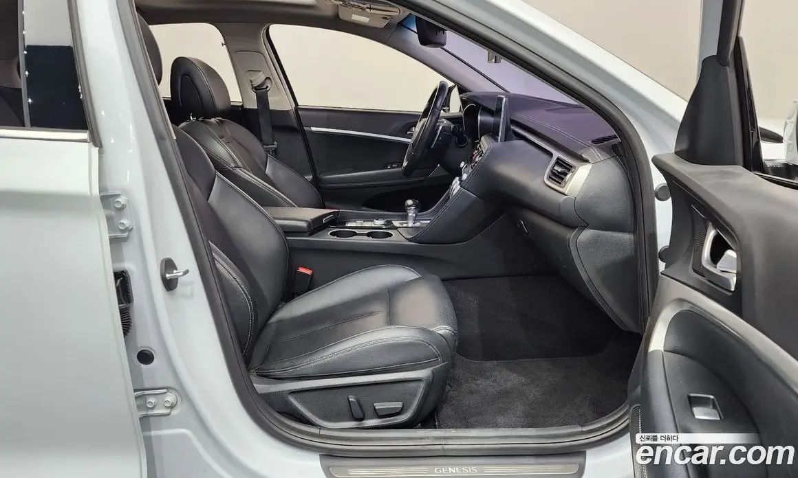 Genesis G70 2019 2.0 автомат (гидро), фото 16 Genesis G70 2019 2.0 автомат (гидро), фото 16