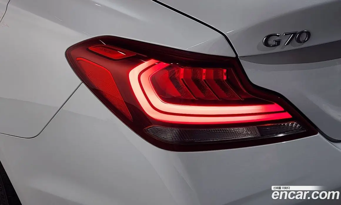 Genesis G70 2019 2.0 автомат (гидро), фото 9 Genesis G70 2019 2.0 автомат (гидро), фото 9