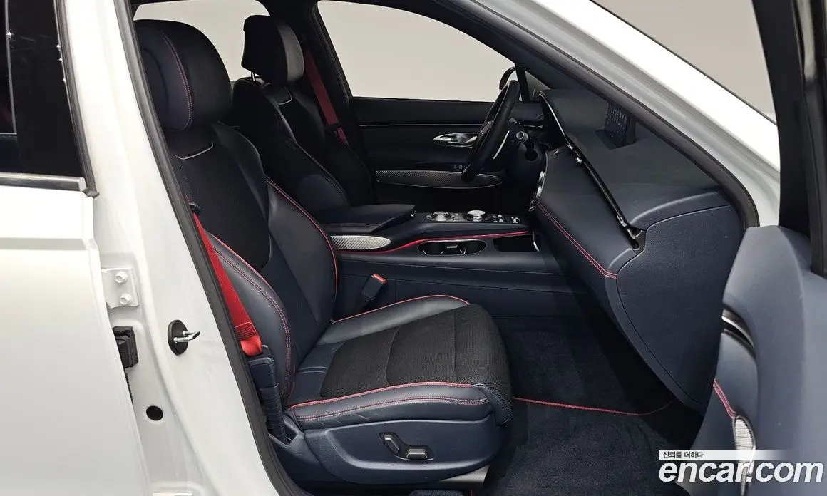 Genesis GV70 2021 2.5 автомат (гидро), фото 15 Genesis GV70 2021 2.5 автомат (гидро), фото 15