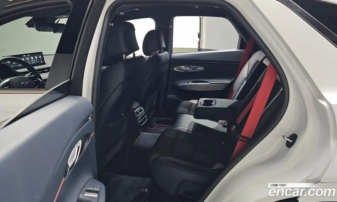 Genesis GV70 2021 2.5 автомат (гидро), фото 17 Genesis GV70 2021 2.5 автомат (гидро), фото 17